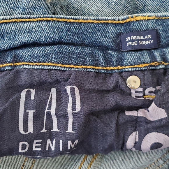 GAP Skinny Jeans - Picture 3 of 9